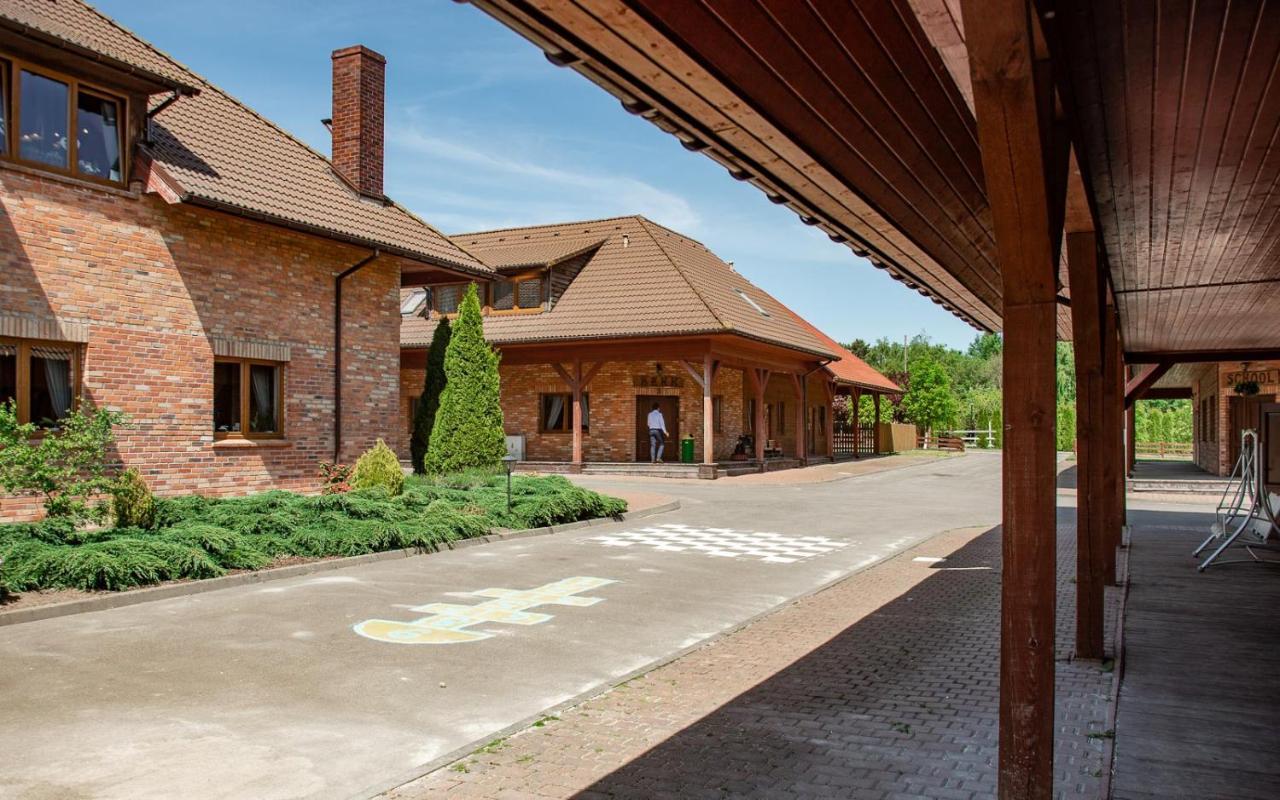 Podkowa Villa Police Exterior foto