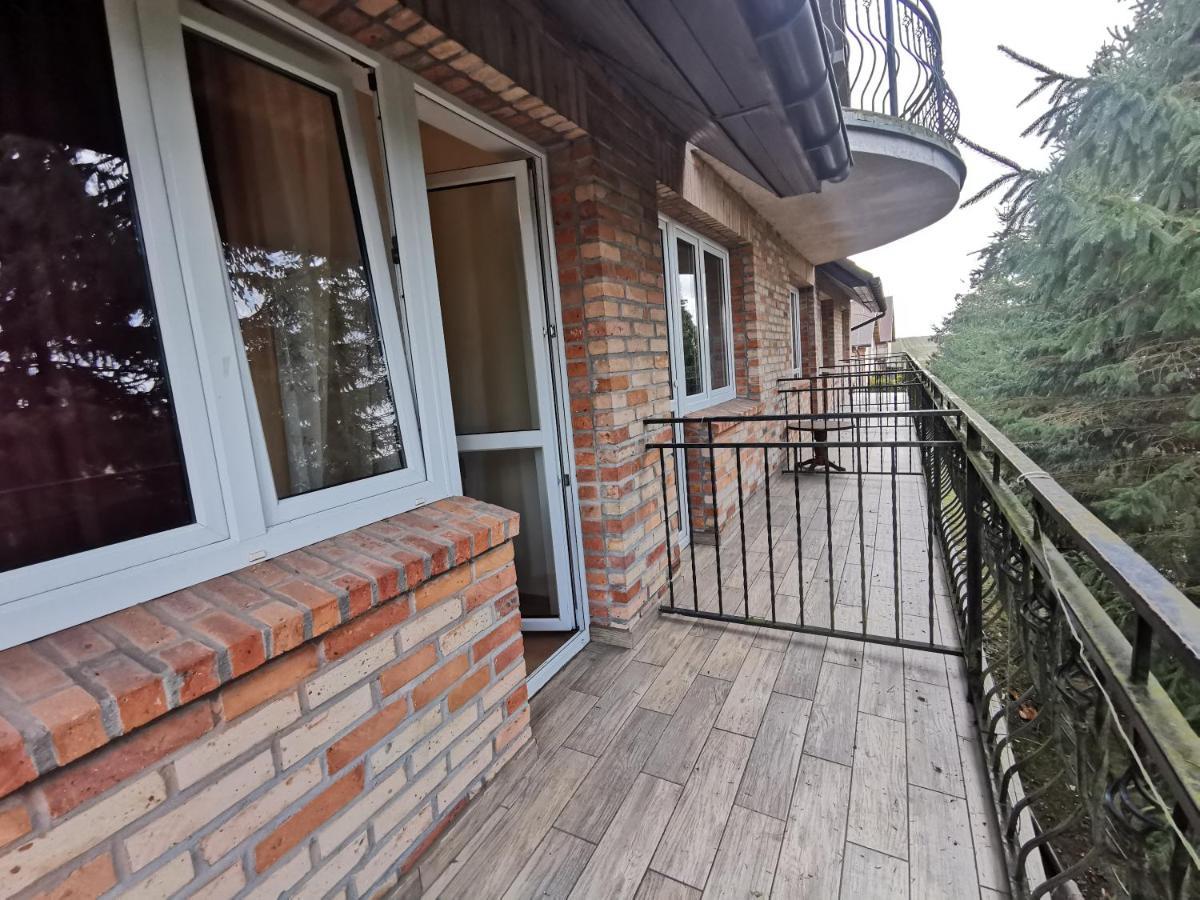 Podkowa Villa Police Exterior foto
